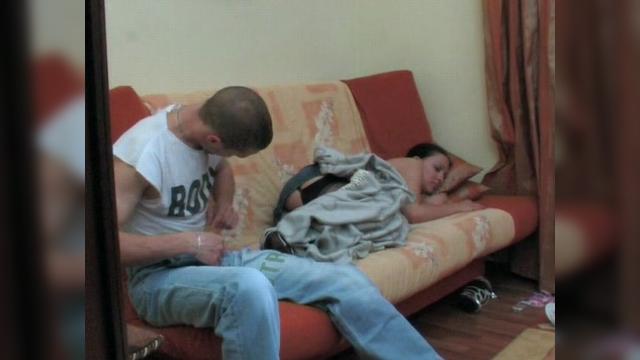 У брата сильно встал при виде сексуальной и фигуристой сестры