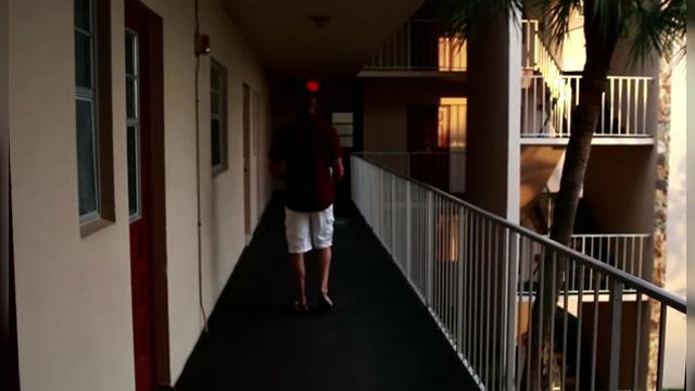 Пока дедушка отдыхал в другой комнате, внучка показала бабушке свои секс иг ...