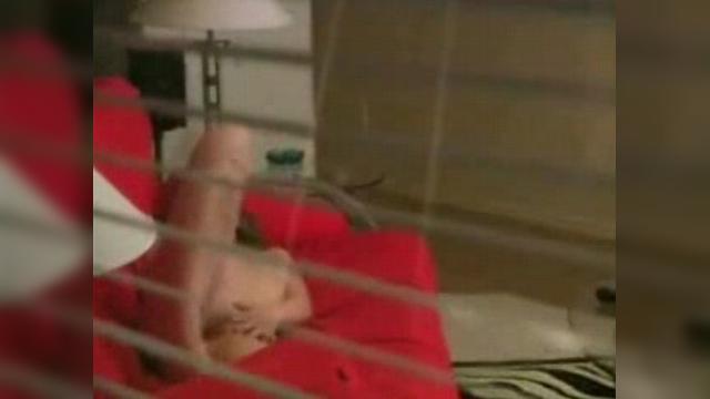 Настырный брат помог сестре выбрать гардероб и трахнул раком