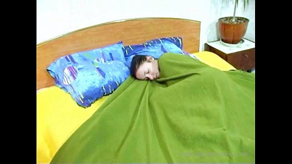 Папа снял на телефон, как дочка вкусно сосет большой член