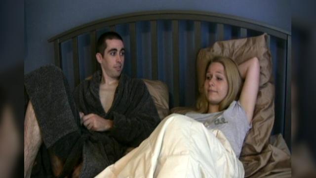 Лупоглазой систер с татуировкой на ягодице по кайфу прыгать на члене брата