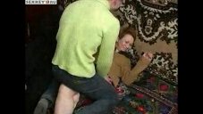 Ретивый мужик трахает сестру во влагалище и анус после приятной любовной прелюдии