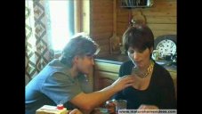 Любимая мамочка тщательно дрочит и сосет член сына до вагинального порева на кровати