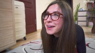 Брат попросил сестру выполнить свою ставку и оказаться в затруднительном положении.