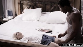 Рики Джонсон, сводный брат Хлои Кутюр, нежно занялся с ней интимными делами.